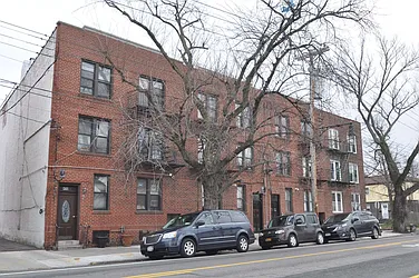 456 City Island Avenue in City Island