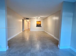 800 Parkview Dr APT 126, Hallandale, FL 33009