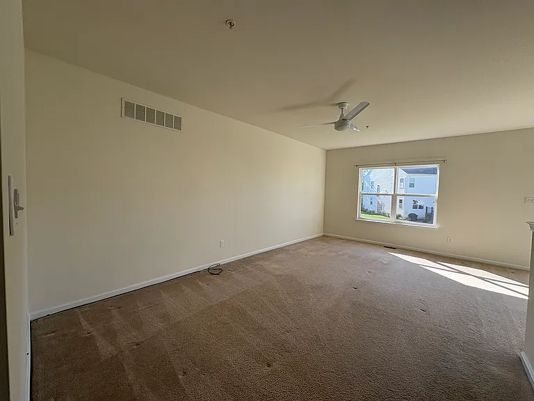 976 King Way — Photo 31