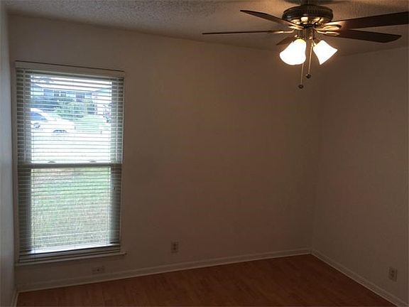 3rd image of 206 S Mount Rushmore Dr