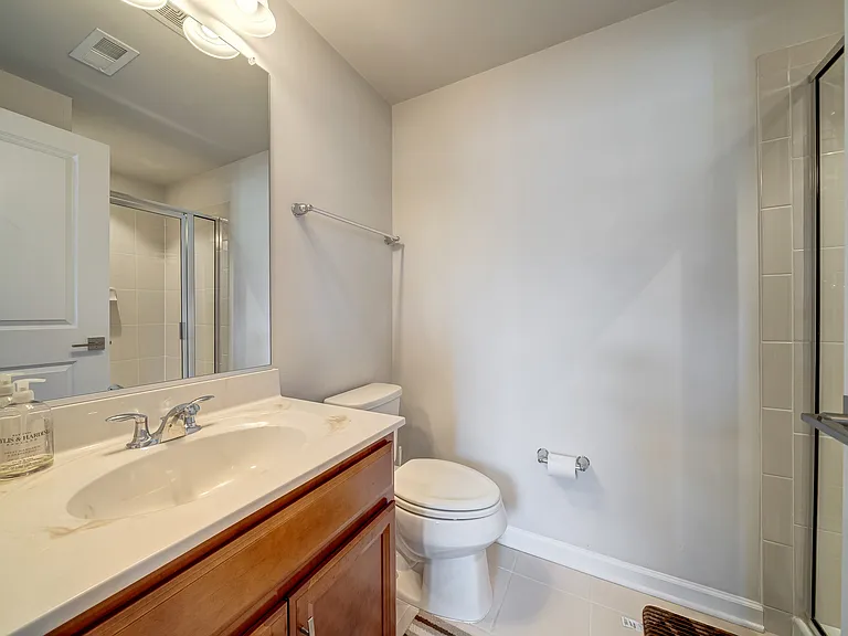22489 Naugatuck Sq — Photo 10