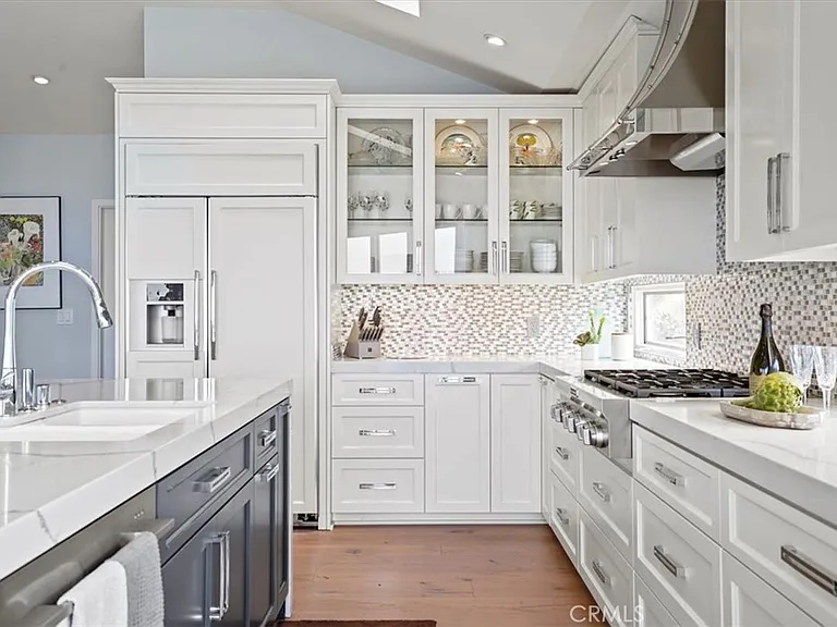 437 Emerald Bay — Photo 4