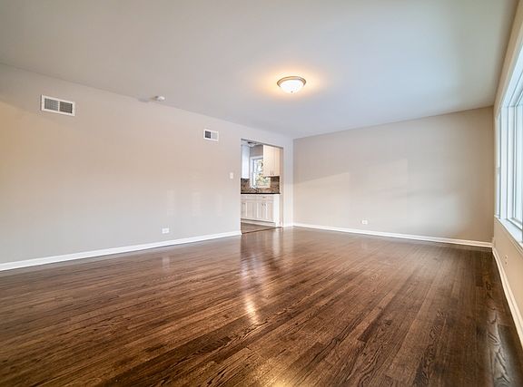 4th image of 418 Buckthorne Ln