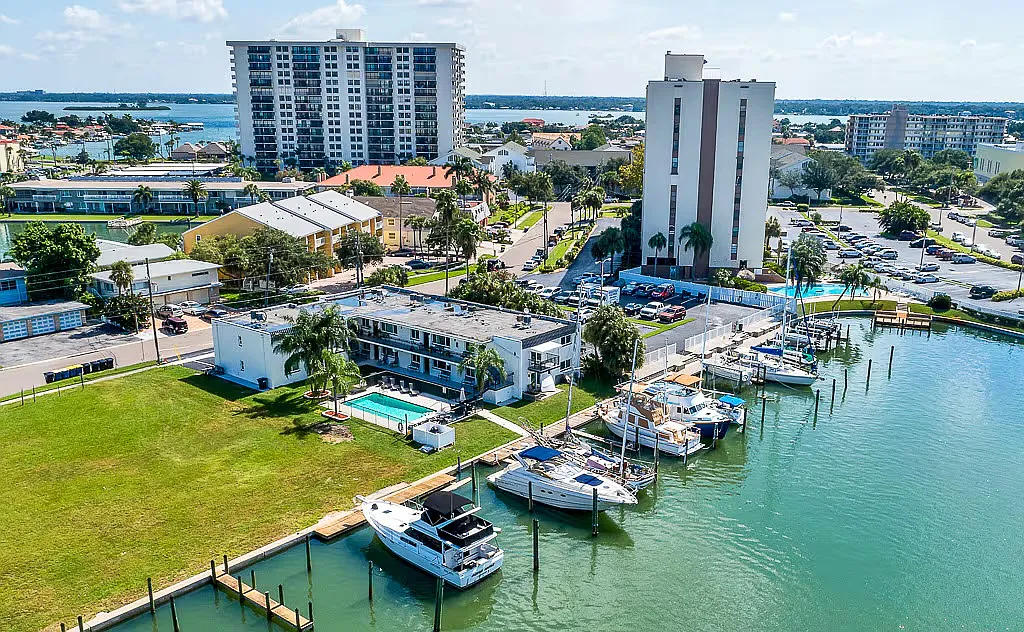 Dolphin Point, Clearwater — Photo 1