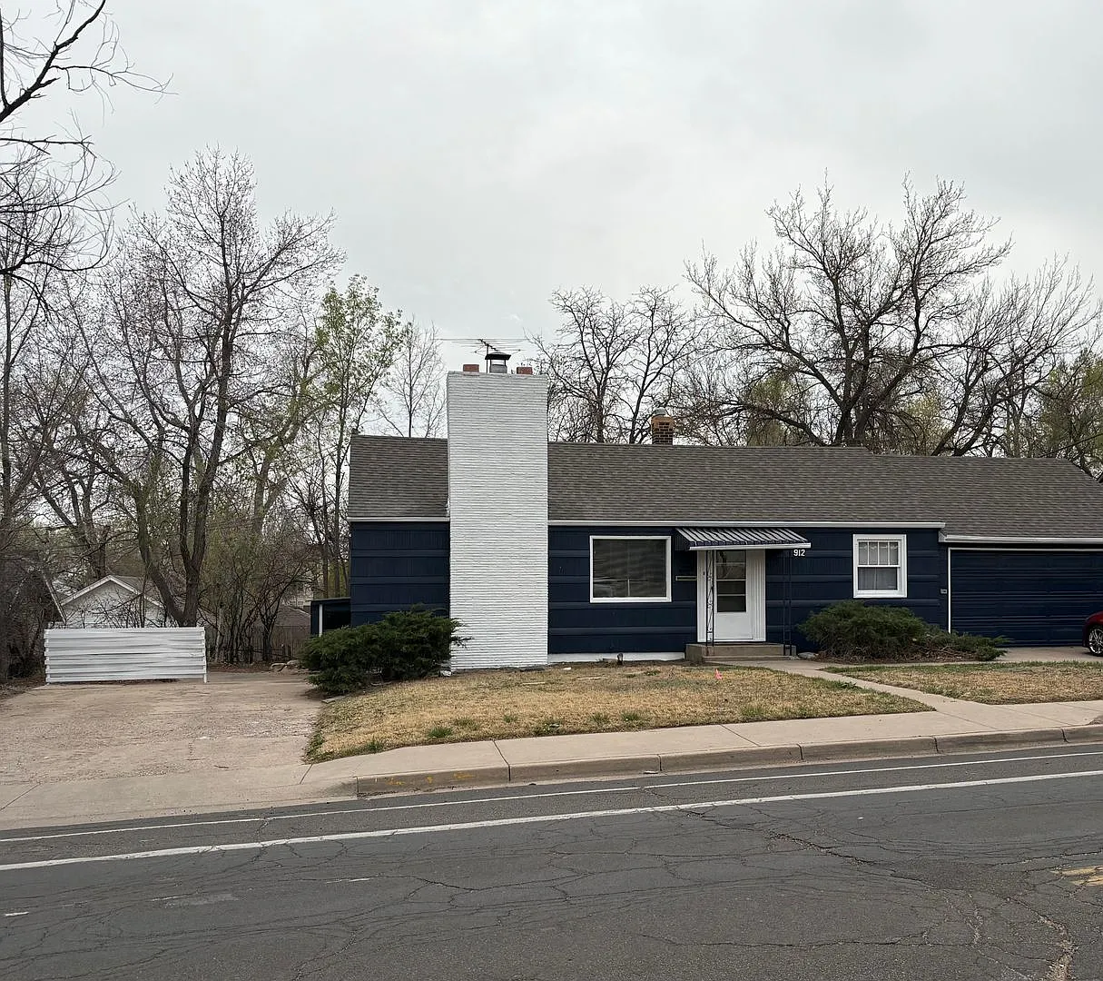 Available August - Spacious 3 Bed — Photo 1