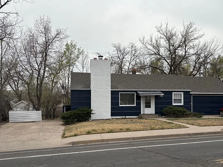 912 22nd St — Photo 1