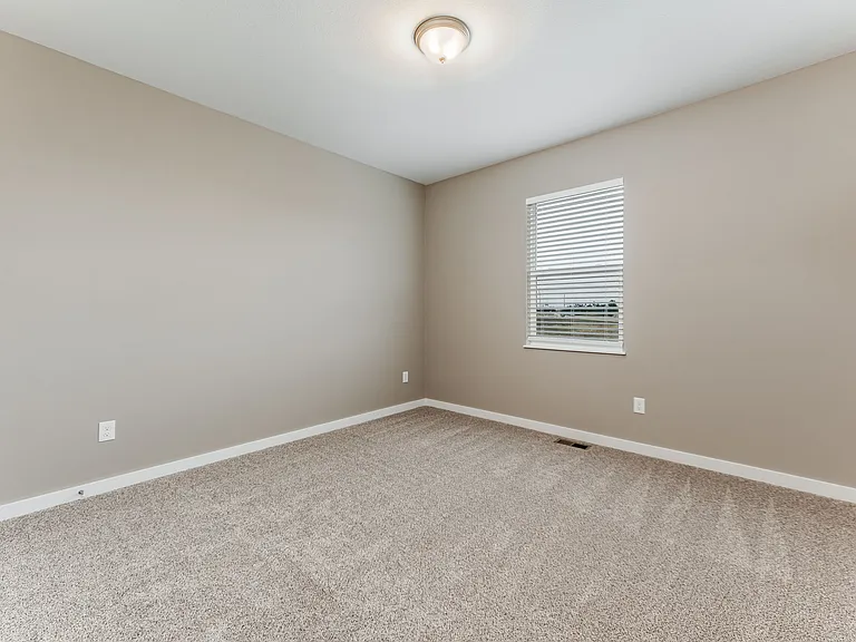 1603 W Gemstone St — Photo 15