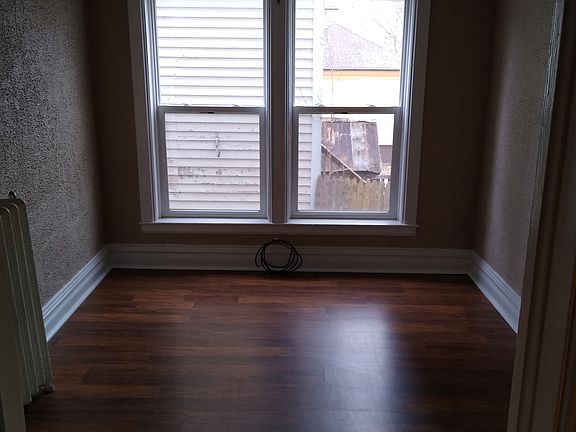 5th image of 104 S McKenzie Ave #1
