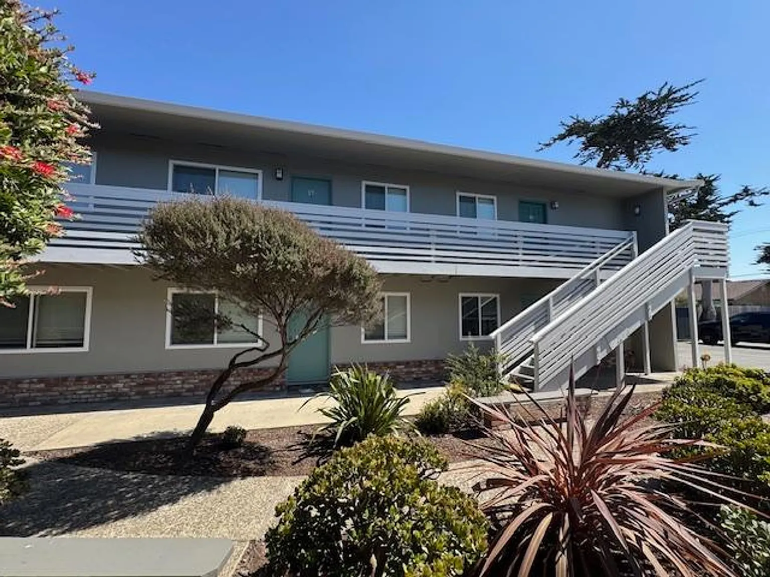 Carmel Ave Apartments — Photo 1