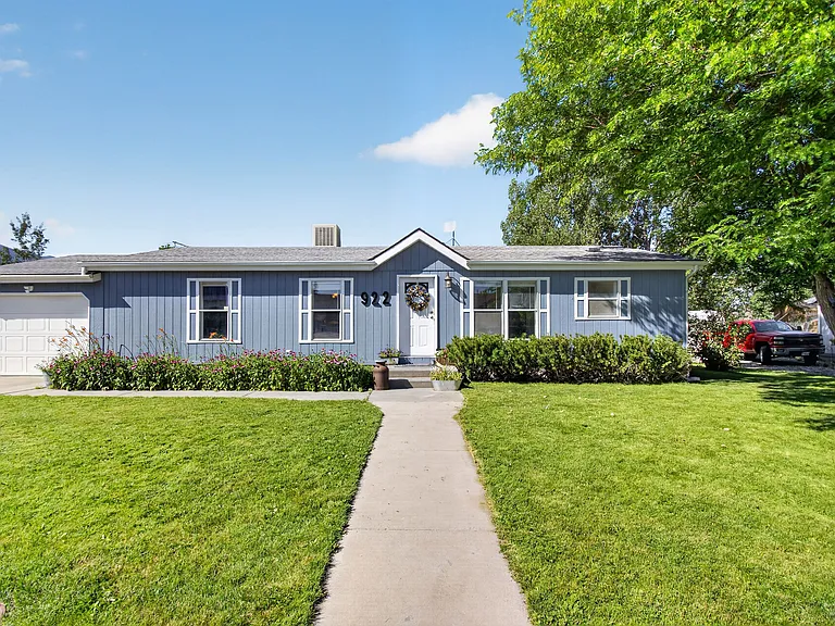 992 S West Redview Dr — Photo 1