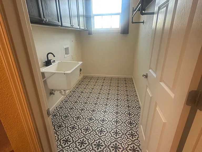Upstairs laundry with sinks and storage