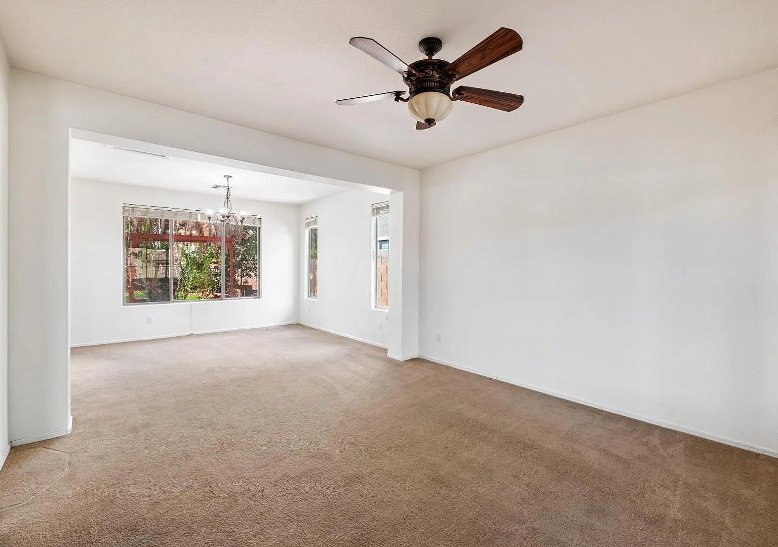 6 bed, 3.5 bath, 3240 sqft, $3,700 — Photo 3