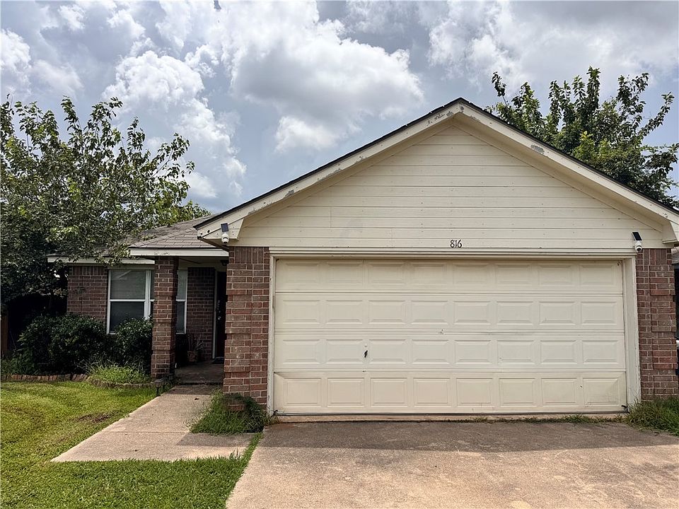 1st image of 816 Azalea Ct