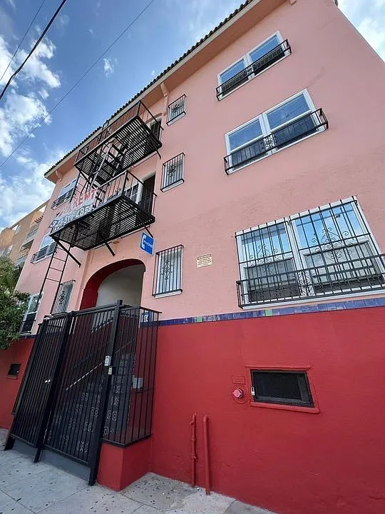 984 S. Oxford Avenue,