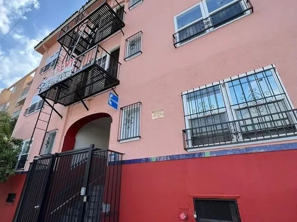 984 S. Oxford Avenue,