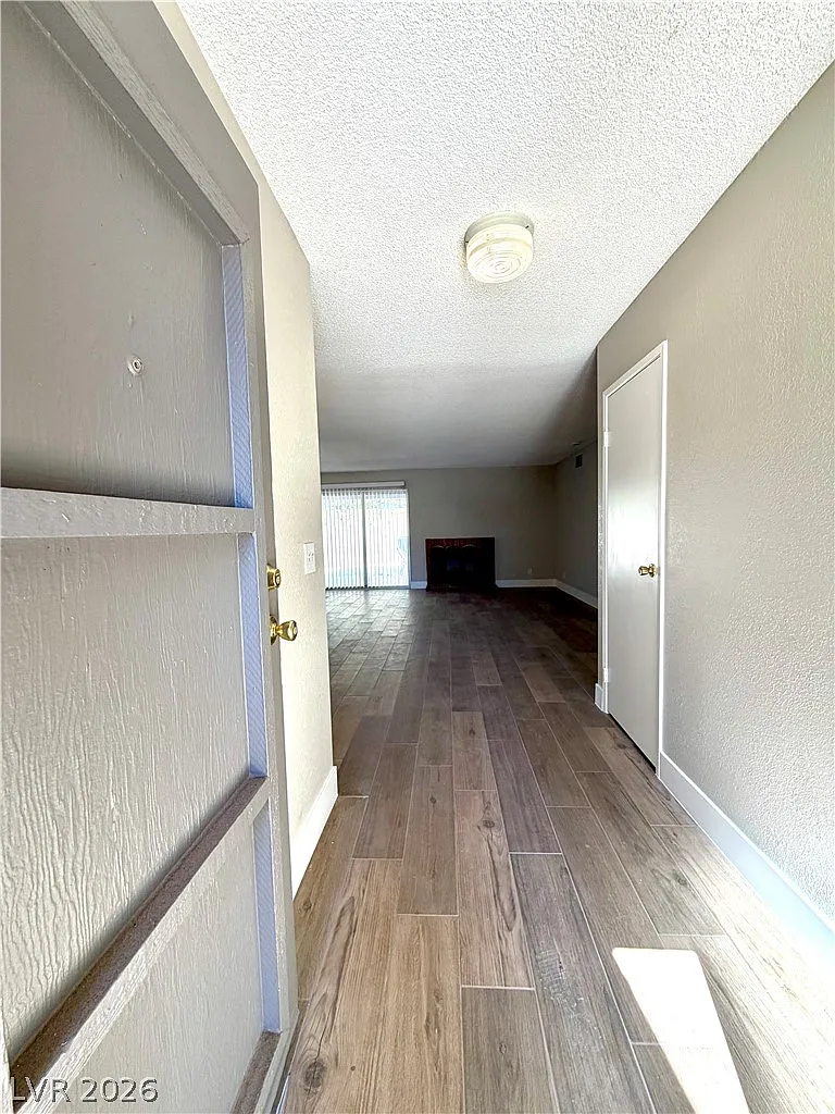 4 bed, 2.0 bath, 1509 sqft, $2,099 — Photo 3