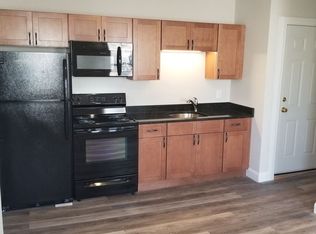 15 5th St APT 3, Lowell, MA 01850