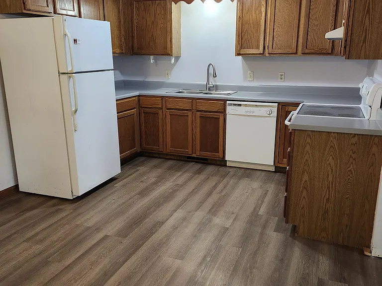4059 S Franklin Ave — Photo 2