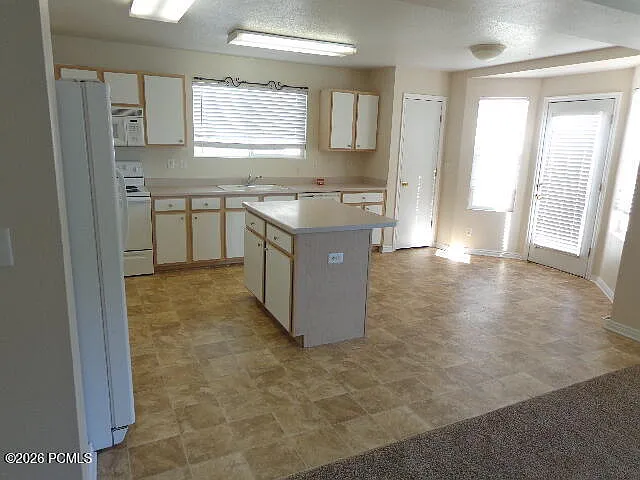 88 E Rainbow Way — Photo 16