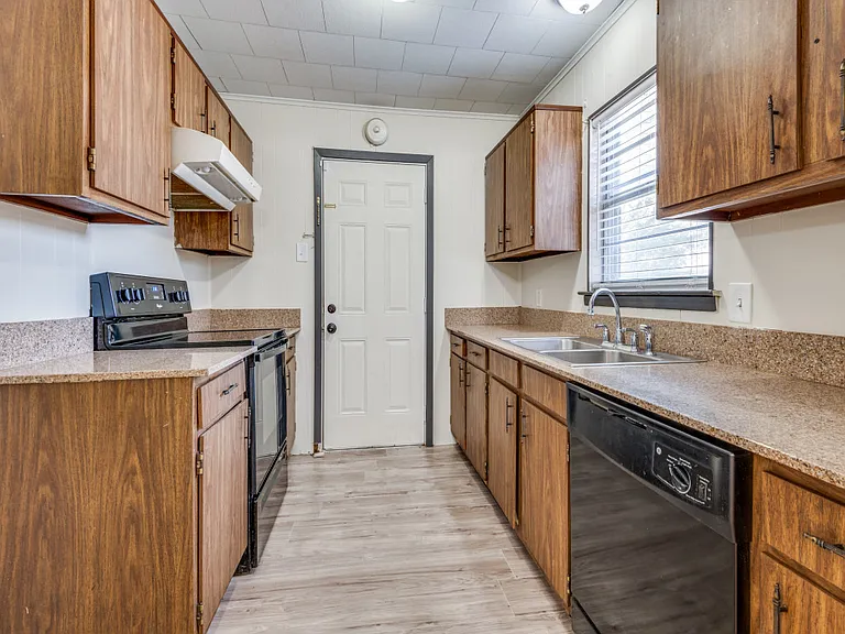 9311 Oakland Dr — Photo 5