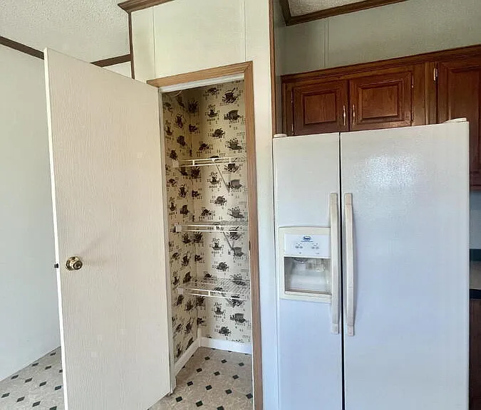 223 Bradford Ln — Photo 24
