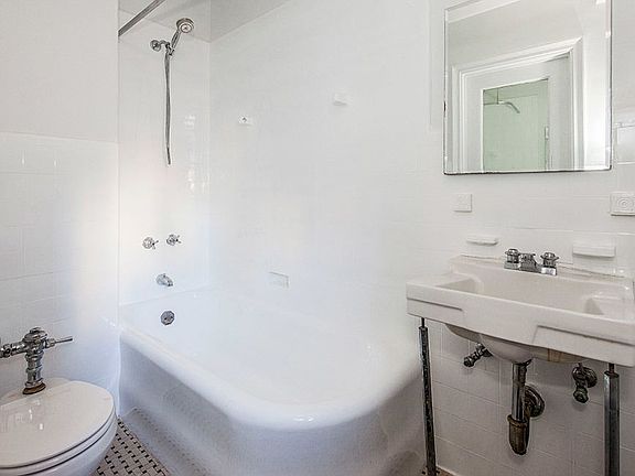5th image of 7 Park Ave APT 102
