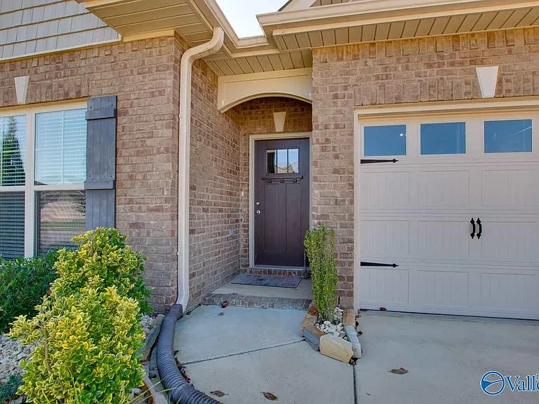 7206 Lathan Dr SE — Photo 2