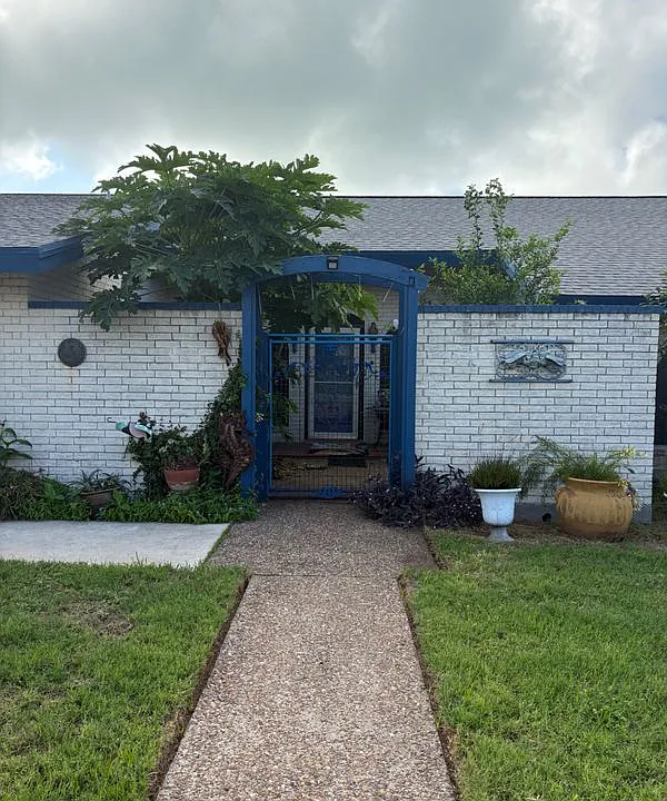 120 Shore Dr