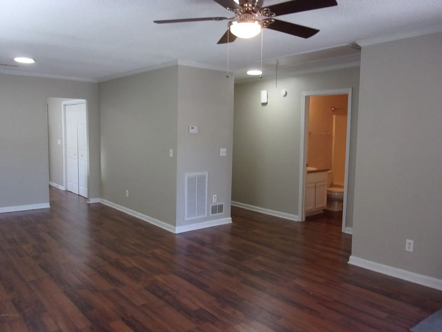 2 Bedroom 2 Bath Duplex near Cherry Park — Photo 3