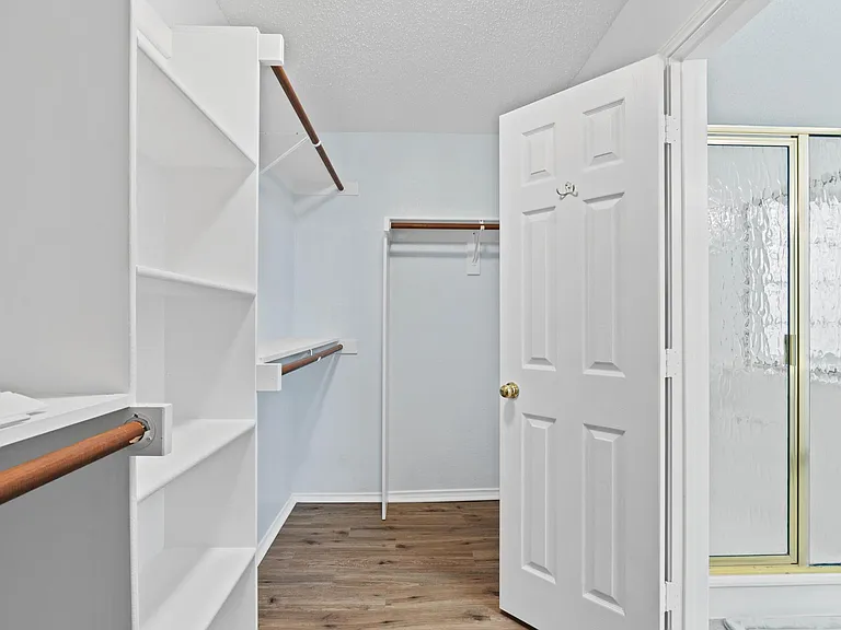 316 Leameadow Dr — Photo 17
