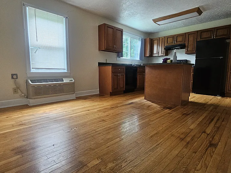 308 Barnes Mill Rd #B — Photo 4