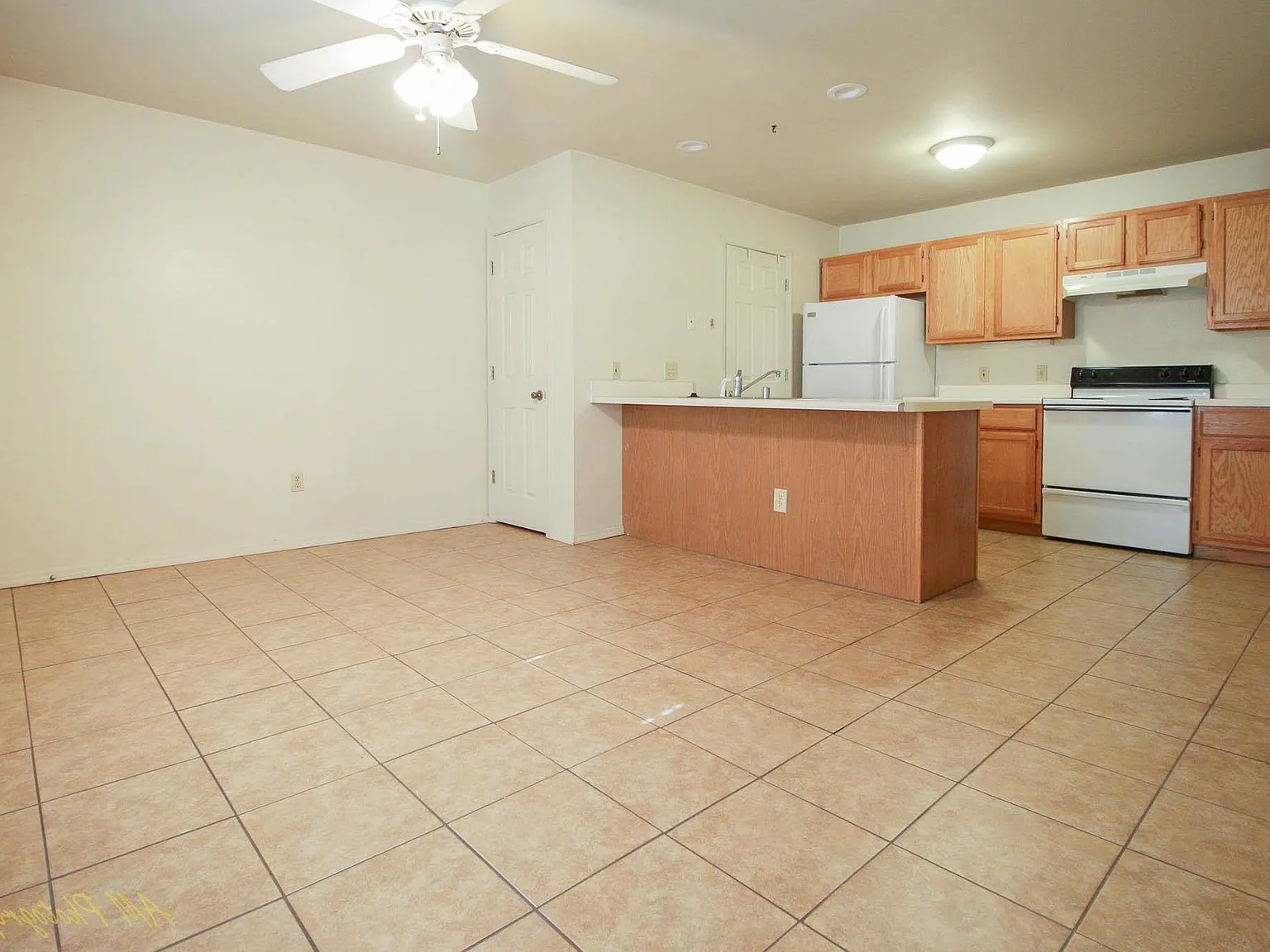 2 bed, 700 sqft, $1,045 — Photo 3