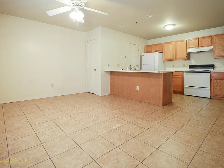 970 N Oakland Ave #12 — Photo 1