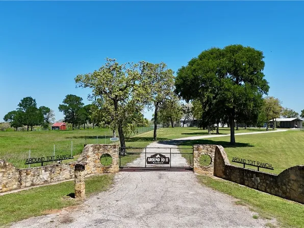 6440 Mockingbird Rd, Flatonia, TX 78941