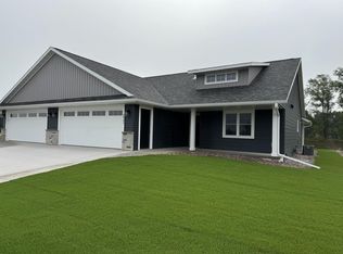 2951 Red Clover St, Holmen, WI 54636