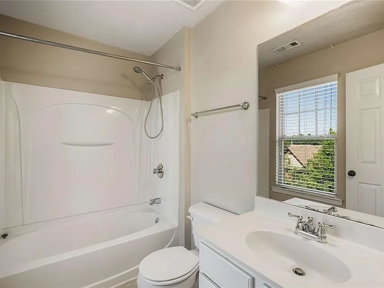 1798 Oakbrook Ln NW #8 — Photo 18