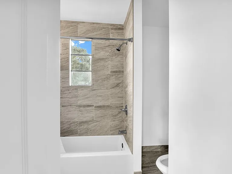 820 N Dixie Hwy #4 — Photo 17