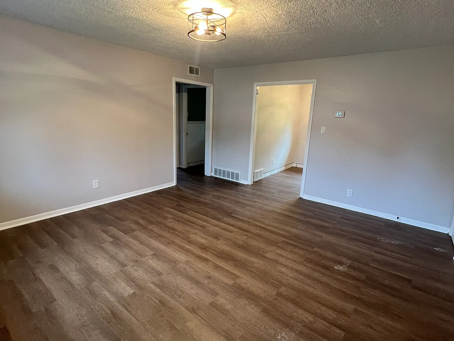 2 bed, 800 sqft, $1,800 — Photo 3