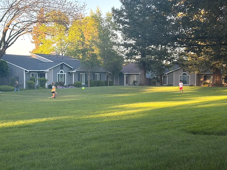 118 Village Ct — Photo 3