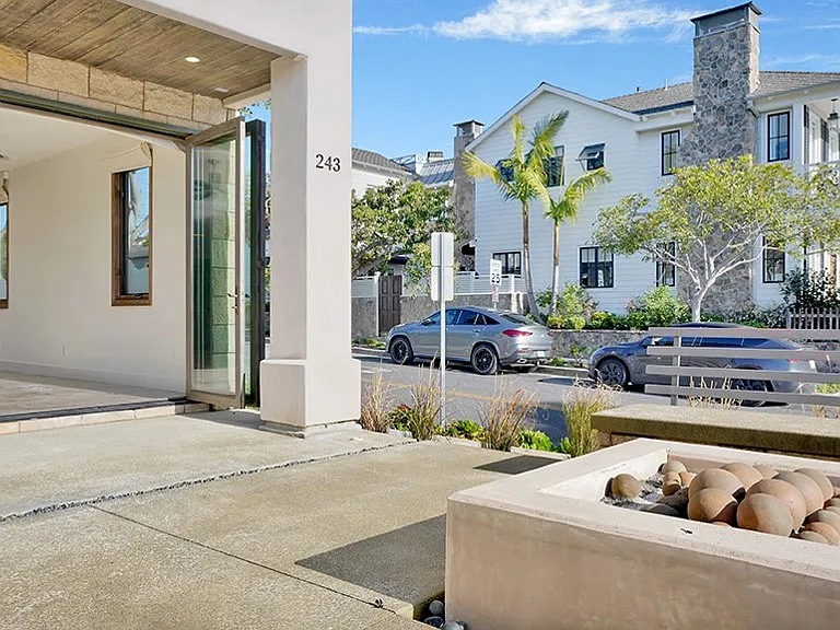 243 Poppy Ave — Photo 24