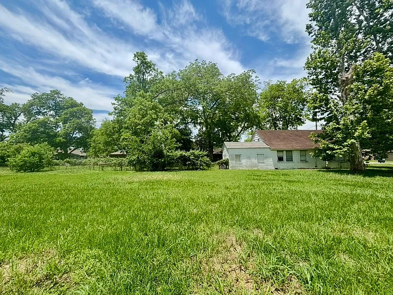 701 N Hackberry St — Photo 3