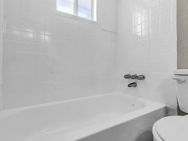 1423 Hawthorne St #2 — Photo 11