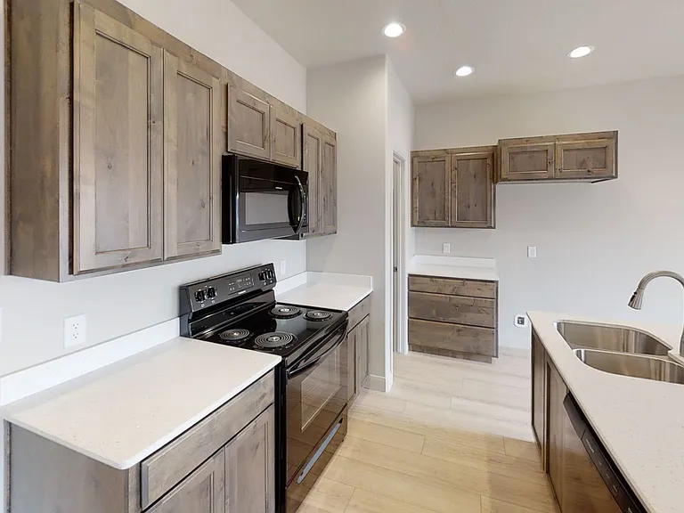 756 N Old Fort Dr — Photo 3