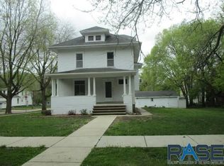 621 E 2nd St, Canton, SD 57013