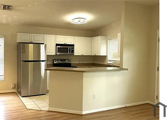 3 bed, 1212 sqft, $2,500 — Photo 4