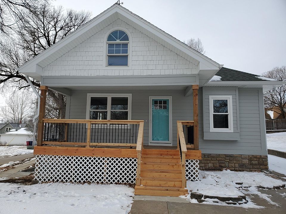 1st image of 913 Midland St