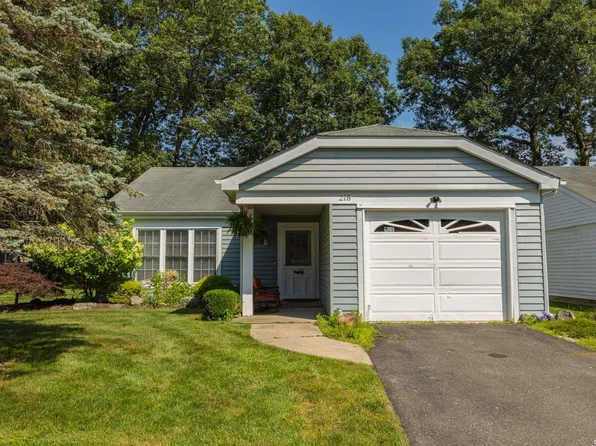 218 Kingston Drive #218, Ridge, NY 11961