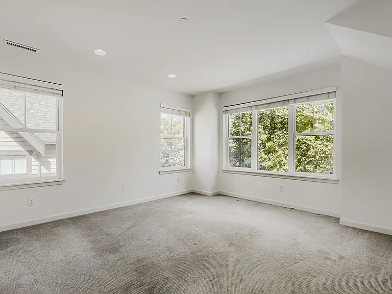 303 Bellevue Way SE — Photo 19