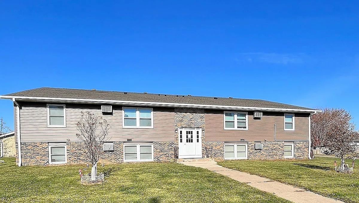 2 bed, 720 sqft, $1,100 — Photo 1