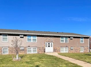 710 Hillcrest St APT 1, Baldwin, WI 54002